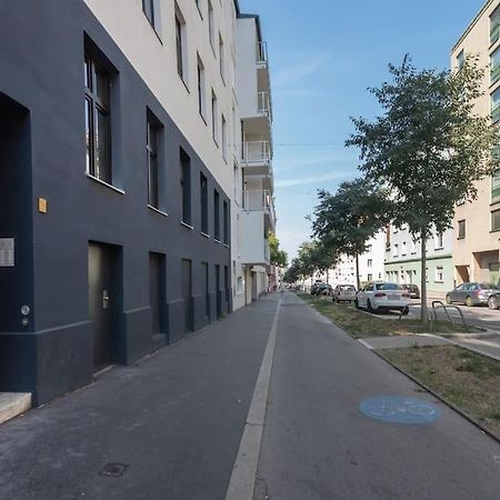 Ferienwohnung Grosse Terrasse, Klimaanlage Und U-Bahn Naehe Wien Exterior foto