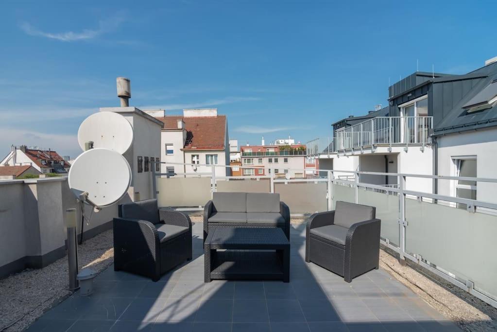 Ferienwohnung Grosse Terrasse, Klimaanlage Und U-Bahn Naehe Wien Exterior foto