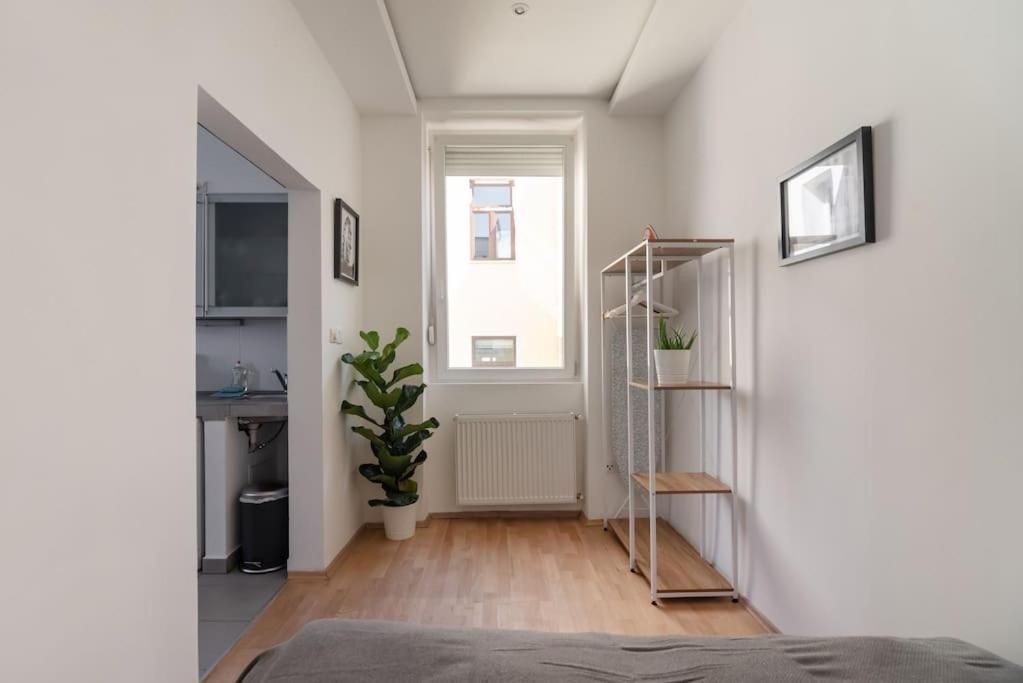 Ferienwohnung Grosse Terrasse, Klimaanlage Und U-Bahn Naehe Wien Exterior foto