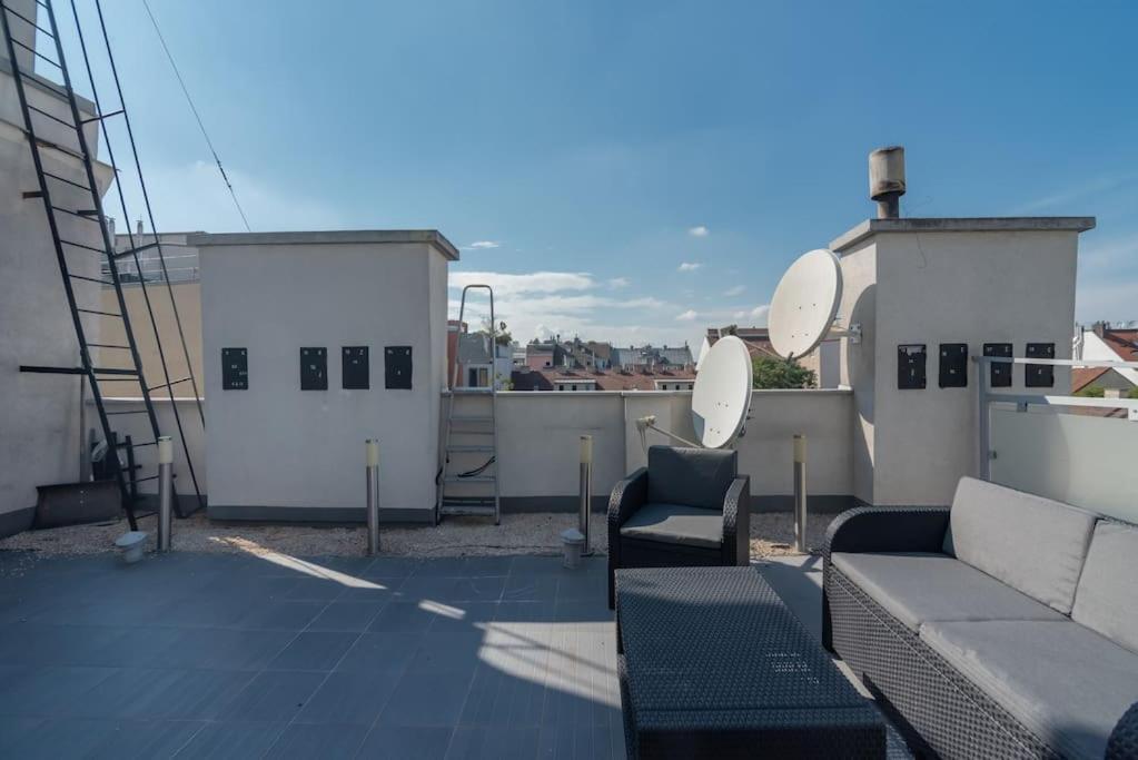 Ferienwohnung Grosse Terrasse, Klimaanlage Und U-Bahn Naehe Wien Exterior foto