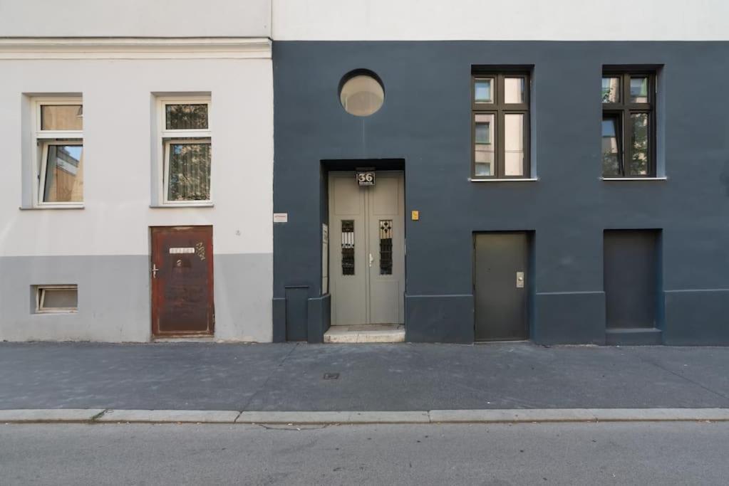 Ferienwohnung Grosse Terrasse, Klimaanlage Und U-Bahn Naehe Wien Exterior foto