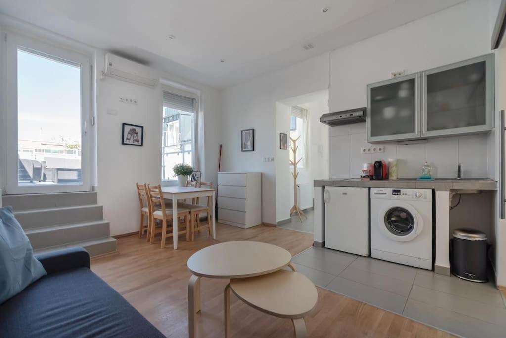Ferienwohnung Grosse Terrasse, Klimaanlage Und U-Bahn Naehe Wien Exterior foto