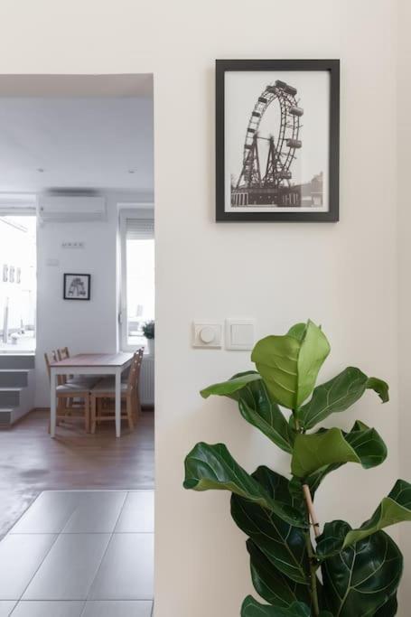 Ferienwohnung Grosse Terrasse, Klimaanlage Und U-Bahn Naehe Wien Exterior foto