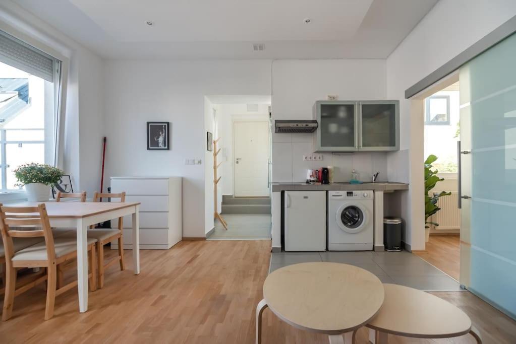 Ferienwohnung Grosse Terrasse, Klimaanlage Und U-Bahn Naehe Wien Exterior foto