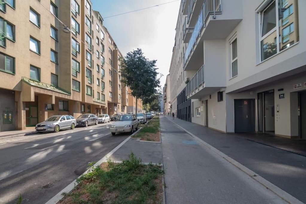 Ferienwohnung Grosse Terrasse, Klimaanlage Und U-Bahn Naehe Wien Exterior foto