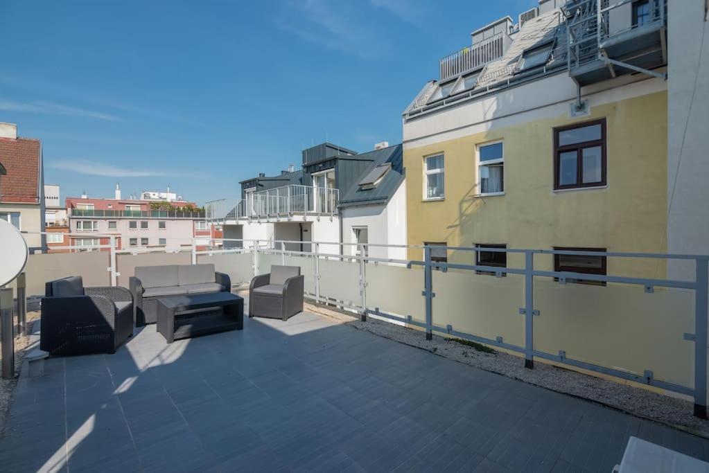 Ferienwohnung Grosse Terrasse, Klimaanlage Und U-Bahn Naehe Wien Exterior foto